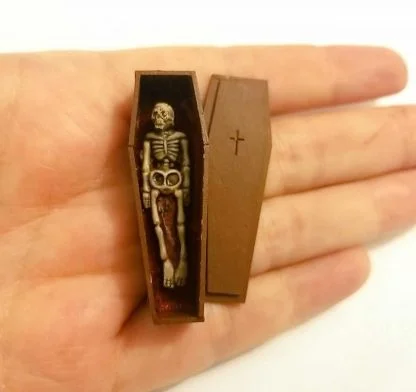 Bespoke Skeleton in Coffin terrain mini medieval miniatures